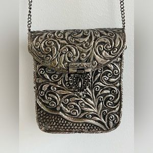 Metal purse soft velvet felt lining